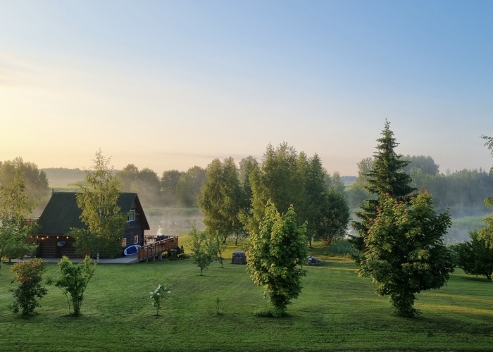Sludinājumi. Pārdod izcilu lauku īpašumu ar viesu mājiņu tikai 7 km attālumā no mīlētākās pilsētas Latvijā - Cena: 550000 EUR Foto #2