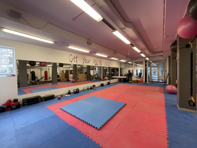 Sludinājumi. Iznomā plašas komerctelpas divos stāvos aktīvā Ziepniekkalna dzīvojamā masīvā!  Piedāvājumā telpas Cena: 2640 EUR/mēn Foto #7