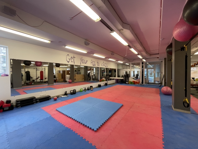 Sludinājumi. Iznomā plašas komerctelpas divos stāvos aktīvā Ziepniekkalna dzīvojamā masīvā!  Piedāvājumā telpas Cena: 2640 EUR/mēn Foto #8