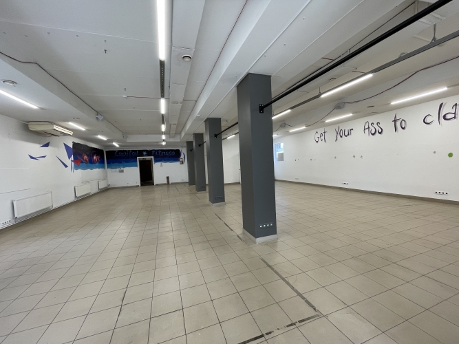 Sludinājumi. Iznomā plašas komerctelpas divos stāvos aktīvā Ziepniekkalna dzīvojamā masīvā!  Piedāvājumā telpas Cena: 2640 EUR/mēn Foto #3