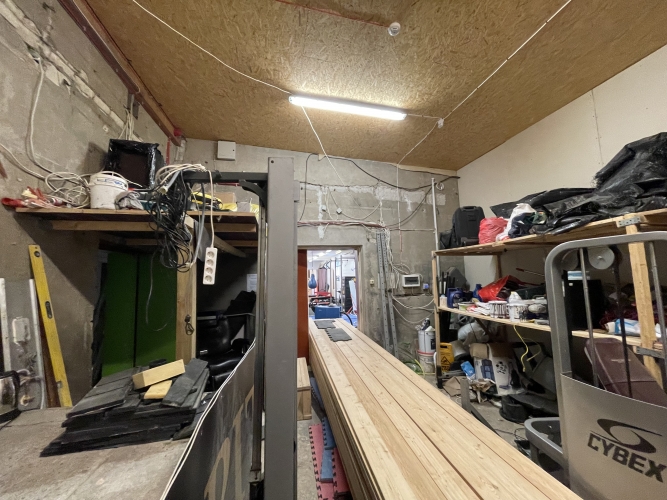 Sludinājumi. Iznomā plašas komerctelpas divos stāvos aktīvā Ziepniekkalna dzīvojamā masīvā!  Piedāvājumā telpas Cena: 2640 EUR/mēn Foto #9