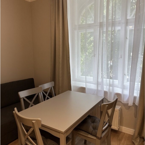 Sludinājumi. Izīrē mājīgu dzīvokli vecrīgā!  Kompakts un gaumīgs dzīvoklis Rīgas vecpilsētā. Dzīvoklis ir Cena: 700 EUR/mēn Foto #3