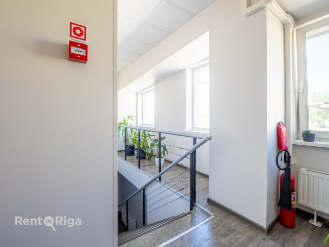 Sludinājumi. Biroja telpas īrei  Cesvaines iela 11A  Piedāvājumā birojs Cesvaines ielā 11A, 2. stāvā.  Galvenā Cena: 110 EUR/mēn Foto #6