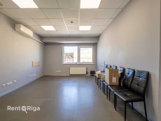 Sludinājumi. Biroja telpas nomai  Cesvaines iela 11A  Piedāvājumā birojs Cesvaines ielā 11A, 2. stāvā.  Galvenā Cena: 775 EUR/mēn Foto #1