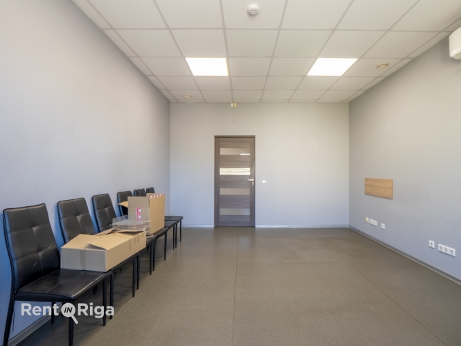 Sludinājumi. Biroja telpas nomai  Cesvaines iela 11A  Piedāvājumā birojs Cesvaines ielā 11A, 2. stāvā.  Galvenā Cena: 775 EUR/mēn Foto #2