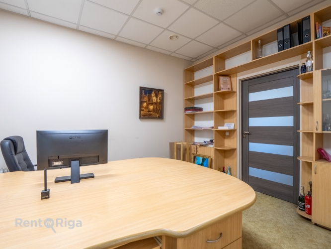 Sludinājumi. Biroja telpas nomai  Cesvaines iela 11A  Piedāvājumā birojs Cesvaines ielā 11A, 2. stāvā.  Galvenā Cena: 775 EUR/mēn Foto #4