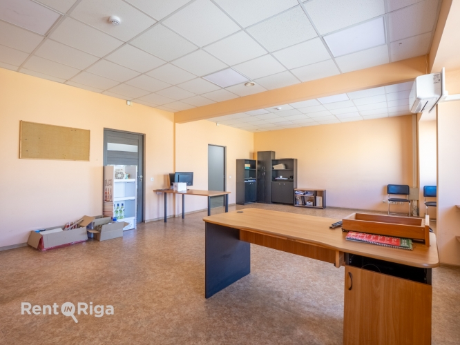 Sludinājumi. Biroja telpas nomai  Cesvaines iela 11A  Piedāvājumā birojs Cesvaines ielā 11A, 2. stāvā.  Galvenā Cena: 775 EUR/mēn Foto #6