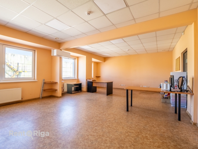 Sludinājumi. Biroja telpas nomai  Cesvaines iela 11A  Piedāvājumā birojs Cesvaines ielā 11A, 2. stāvā.  Galvenā Cena: 775 EUR/mēn Foto #7