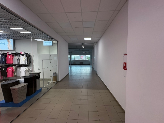 Sludinājumi. Tirdzniecības telpas nomai Daugavpilī  Strādnieku ielā 103  Iznomā komerctelpas 250 m platībā Cena: 1000 EUR/mēn Foto #8