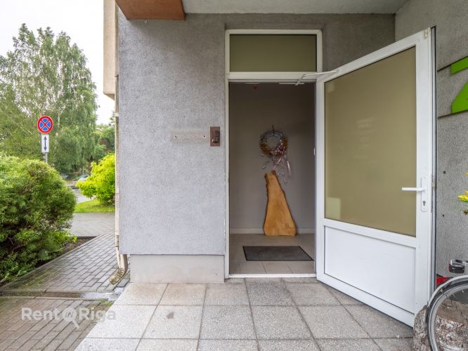 Sludinājumi. Tirdzniecības telpas jaunā ēkā.  Telpas sastāv no tirdzniecības zāles, kabineta, mazas noliktavas Cena: 84800 EUR Foto #3