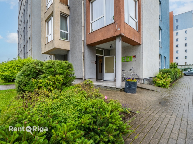 Sludinājumi. Tirdzniecības telpas jaunā ēkā.  Telpas sastāv no tirdzniecības zāles, kabineta, mazas noliktavas Cena: 84800 EUR Foto #2