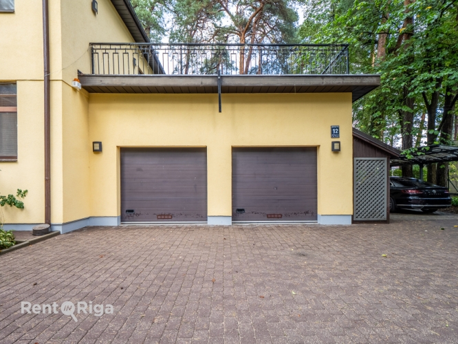 Sludinājumi. Tiek pārdota dzīvojamā māja Rīgā, Mežaparkā.  Plaša un mājīga dzīvojamā māja. Labiekārtots un Cena: 1.1e+06 EUR Foto #7