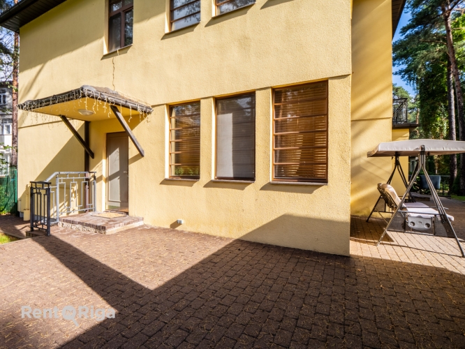 Sludinājumi. Tiek pārdota dzīvojamā māja Rīgā, Mežaparkā.  Plaša un mājīga dzīvojamā māja. Labiekārtots un Cena: 1.1e+06 EUR Foto #5