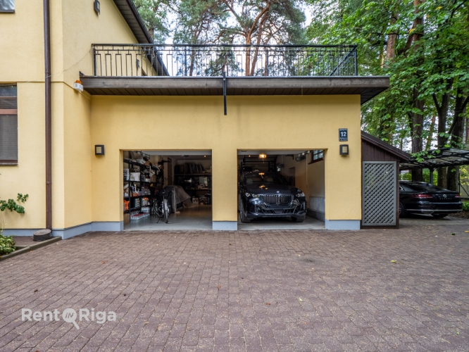 Sludinājumi. Tiek pārdota dzīvojamā māja Rīgā, Mežaparkā.  Plaša un mājīga dzīvojamā māja. Labiekārtots un Cena: 1.1e+06 EUR Foto #8