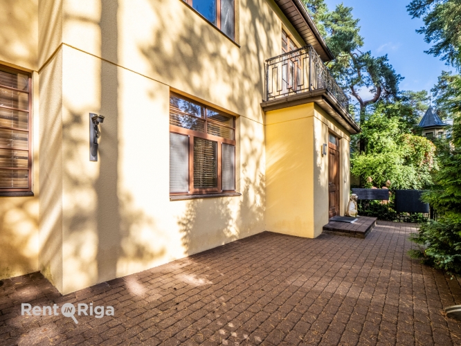 Sludinājumi. Tiek pārdota dzīvojamā māja Rīgā, Mežaparkā.  Plaša un mājīga dzīvojamā māja. Labiekārtots un Cena: 1.1e+06 EUR Foto #4