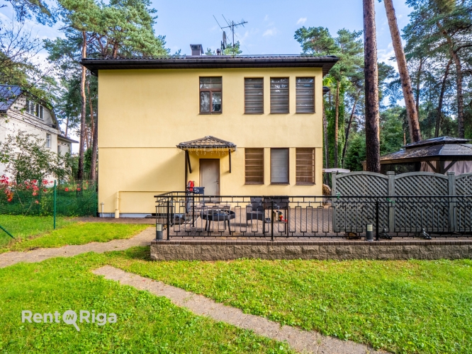 Sludinājumi. Tiek pārdota dzīvojamā māja Rīgā, Mežaparkā.  Plaša un mājīga dzīvojamā māja. Labiekārtots un Cena: 1.1e+06 EUR Foto #3