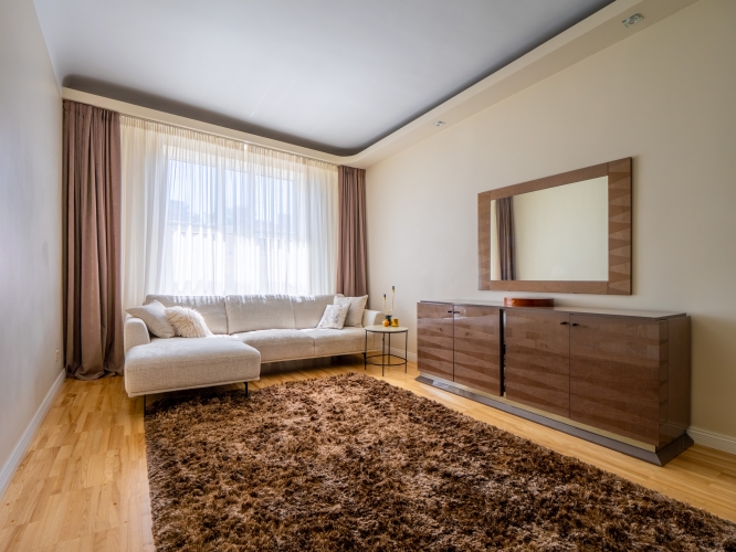 Sludinājumi. Pārdošanā elegants trīs istabu dzīvoklis, arhitekta E.Laubes projektētajā namā Lāčpleša ielā.  Cena: 239000 EUR Foto #1