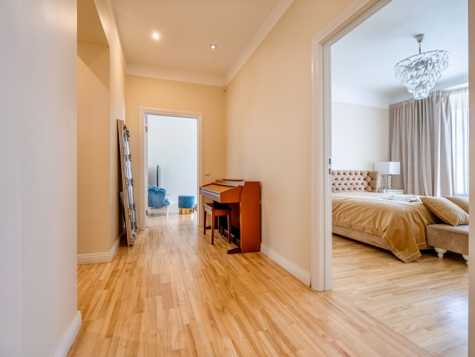 Sludinājumi. Pārdošanā elegants trīs istabu dzīvoklis, arhitekta E.Laubes projektētajā namā Lāčpleša ielā.  Cena: 239000 EUR Foto #6