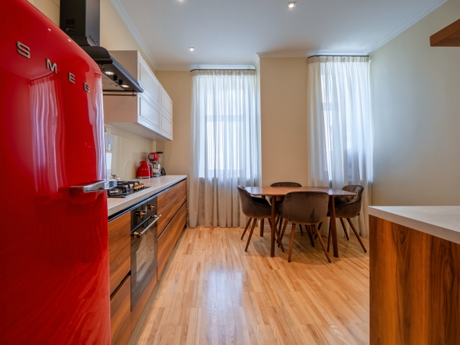 Sludinājumi. Pārdošanā elegants trīs istabu dzīvoklis, arhitekta E.Laubes projektētajā namā Lāčpleša ielā.  Cena: 239000 EUR Foto #7