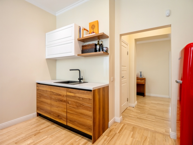 Sludinājumi. Pārdošanā elegants trīs istabu dzīvoklis, arhitekta E.Laubes projektētajā namā Lāčpleša ielā.  Cena: 239000 EUR Foto #9