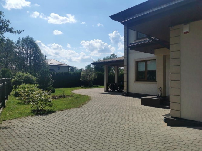 Объявление. Вилла в классическом стиле в Пиньки. Двухэтажный энергоэффективный дом общей площадью 255 м2 + 45 Цена: 450000 EUR Foto #3