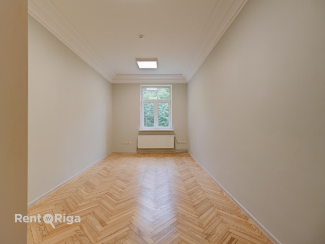 Объявление. Складские и офисные помещения с действующим денежным потоком и уникальным участком земли Цена: 1e+06 EUR Foto #9