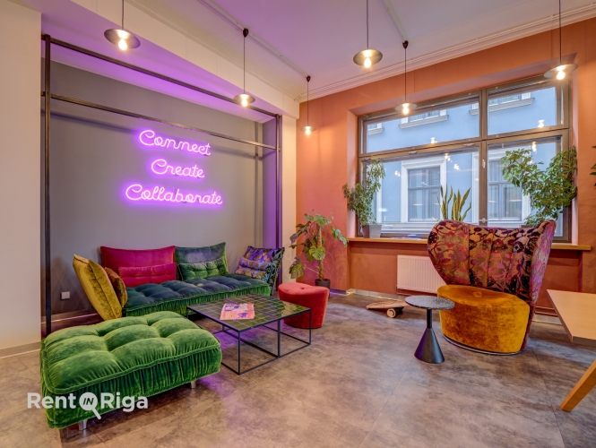 Sludinājumi. Koplietošanas biroji pašā Vecrīgas sirdī  fiksēta cena, maksimāli ieguvumi Iznomājam darba vietas Cena: 1280 EUR/mēn Foto #5