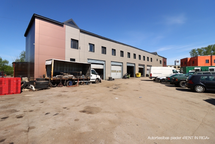 Объявление. Многофункциональные помещения в недавно отремонтированном здании  В настоящее время помещение Цена: 250000 EUR Foto #1