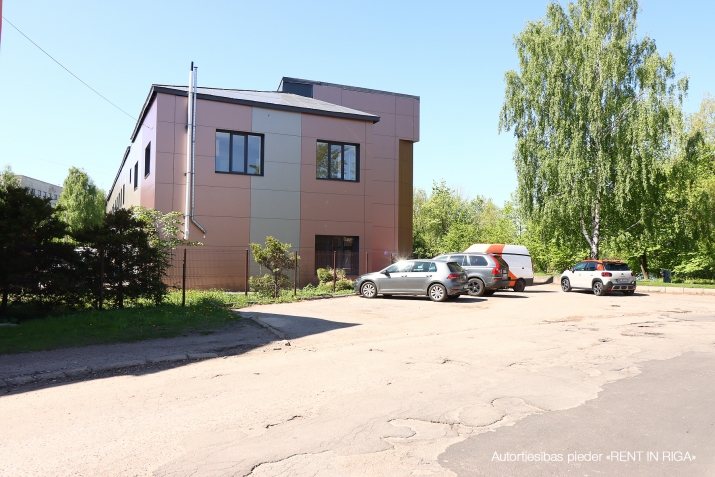 Объявление. Многофункциональные помещения в недавно отремонтированном здании  В настоящее время помещение Цена: 250000 EUR Foto #2