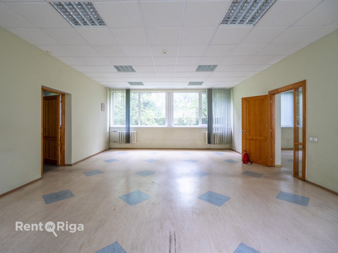 Sludinājumi. Ēka lieliskā atrašanās vietā, starp vairākām augstskolām!  Ideālais pielietojums stuudentu Cena: 400000 EUR Foto #9