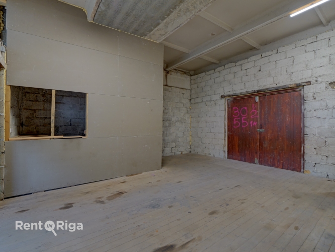 Объявление. Производственно-складские помещения с высокими воротами в Пиньки  Сдаются качественные и Цена: 1440 EUR/мес. Foto #3