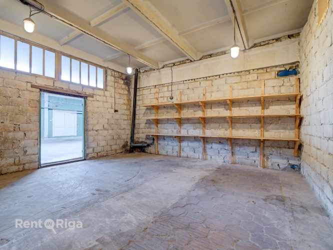 Объявление. Производственно-складские помещения с высокими воротами в Пиньки  Сдаются качественные и Цена: 1440 EUR/мес. Foto #4