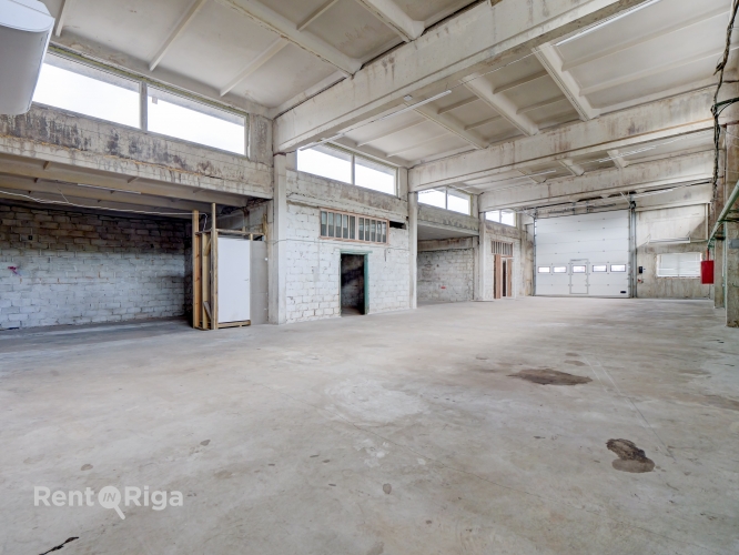 Объявление. Производственно-складские помещения с высокими воротами в Пиньки  Сдаются качественные и Цена: 1440 EUR/мес. Foto #2