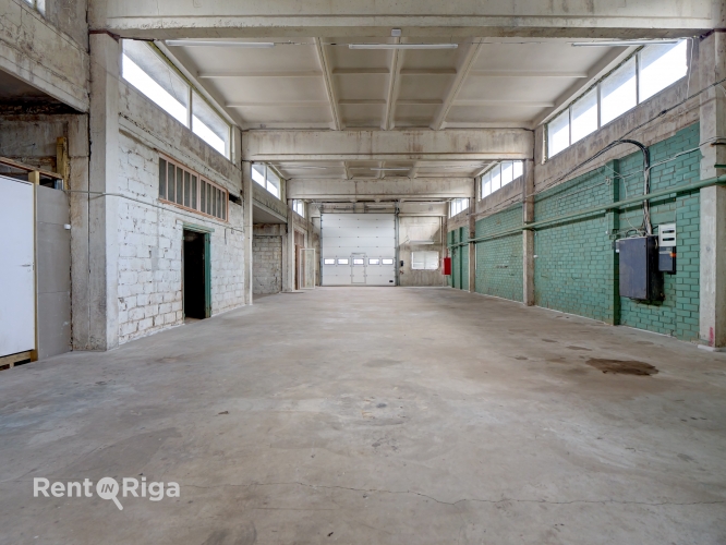 Объявление. Производственно-складские помещения с высокими воротами в Пиньки  Сдаются качественные и Цена: 1440 EUR/мес. Foto #1