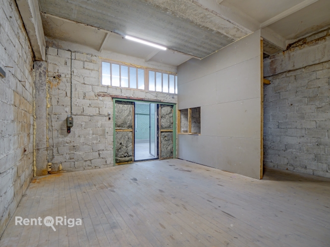 Объявление. Производственно-складские помещения с высокими воротами в Пиньки  Сдаются качественные и Цена: 1440 EUR/мес. Foto #8