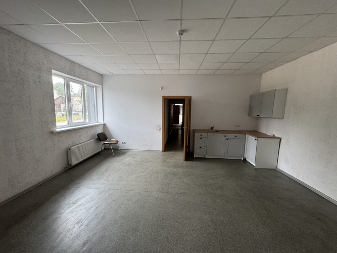 Объявление. Отапливаемые складские / производственные помещения в Елгаве      1-й этаж;      Ровный бетонный Цена: 1944 EUR/мес. Foto #9