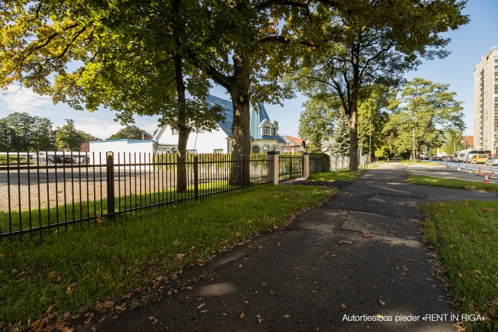 Sludinājumi. Izīrē asfaltētu laukumu Zolitūdē  Zolitūdes iela 53.  Piedāvājumā asfaltēts un iežogots laukums Cena: 1500 EUR/mēn Foto #3