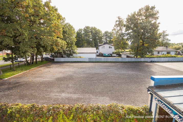 Sludinājumi. Izīrē asfaltētu laukumu Zolitūdē  Zolitūdes iela 53.  Piedāvājumā asfaltēts un iežogots laukums Cena: 1500 EUR/mēn Foto #1