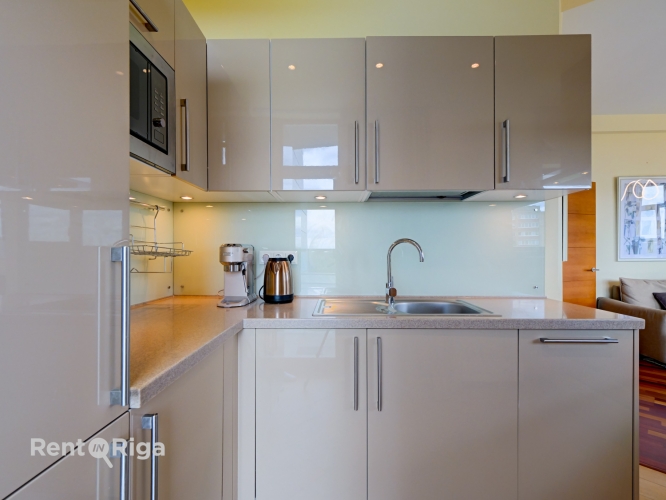 Sludinājumi. Gaišs un kluss 2 guļamistabu dzīvoklis Mežaparkā ar brīnišķīgu skatu uz Ķīšezeru.  Piedāvājumā  Cena: 209000 EUR Foto #9