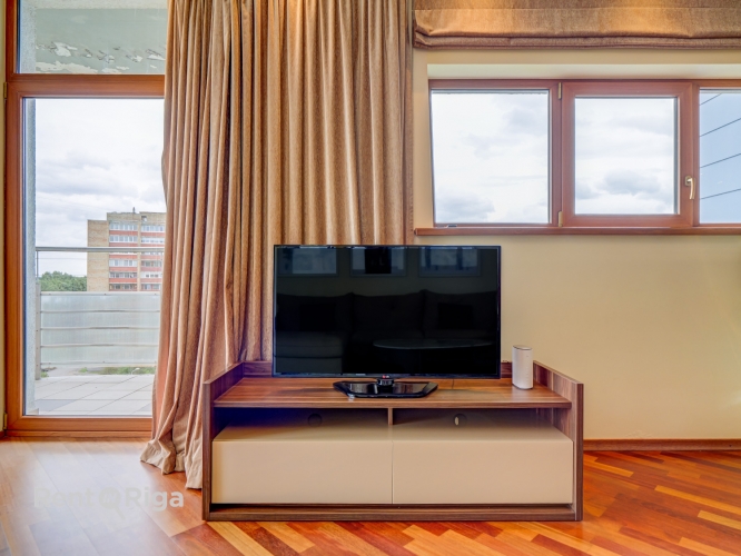 Sludinājumi. Gaišs un kluss 2 guļamistabu dzīvoklis Mežaparkā ar brīnišķīgu skatu uz Ķīšezeru.  Piedāvājumā  Cena: 209000 EUR Foto #4