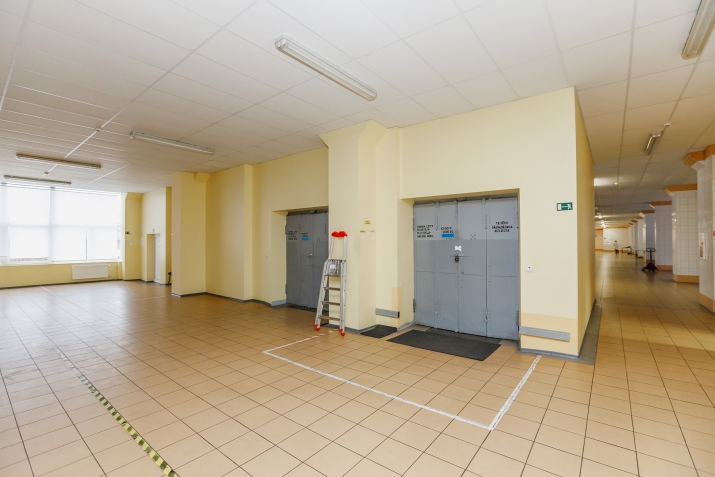 Sludinājumi. Noliktavas telpas induastriālajā parkā Ziepniekkalnā otrajā stāvā.   Flīzētas grīdas un sienas WC Cena: 322 EUR/mēn Foto #4