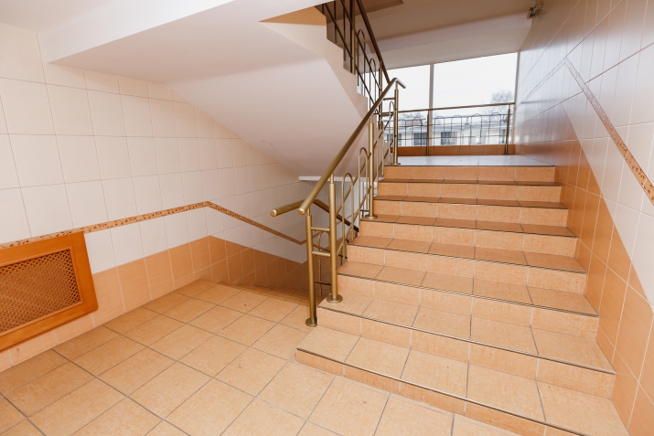 Sludinājumi. Noliktavas telpas induastriālajā parkā Ziepniekkalnā otrajā stāvā.   Flīzētas grīdas un sienas WC Cena: 322 EUR/mēn Foto #5