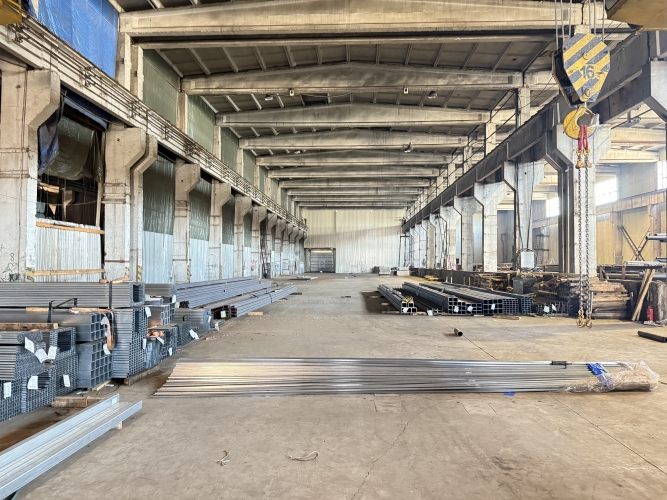 Объявление. Складские помещения с тельферами в портовом терминале Port Magnat  Грузовой портовый терминал Port Цена: 7700 EUR/мес. Foto #1