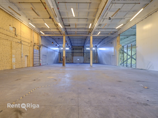 Объявление. Для долгосрочной аренды предлагаются отапливаемые помещения для склада, производства или магазина Цена: 6350 EUR/мес. Foto #2