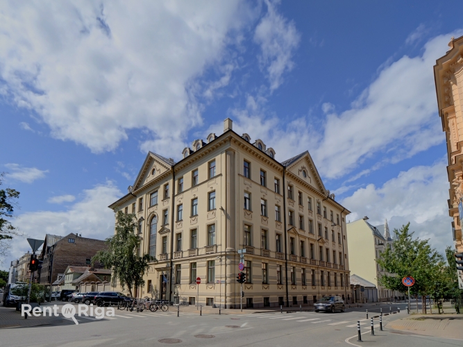 Объявление. Telpas puspagraba stāvā un Baznīcas un Lāčplēša ielu stūra.  Telpu kods 1264 - ārstniecības vai Цена: 1994 EUR/мес. Foto #1