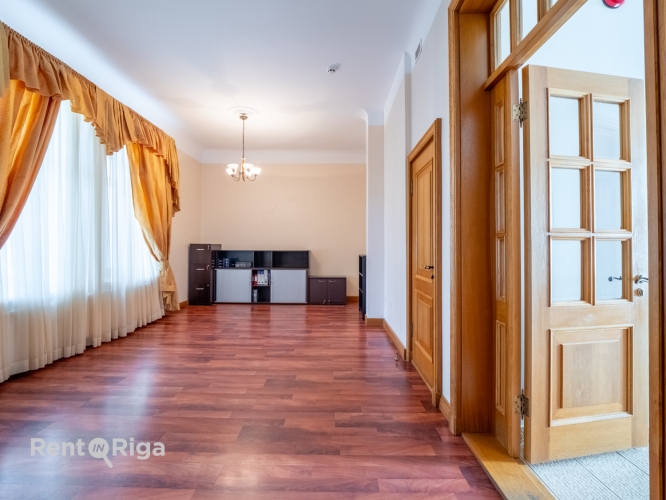 Sludinājumi. Ekskluzīvā Mežaparka sirdī, Sudrabu Edžus ielā 1, iegādei tiek piedāvāta viena no rajona Cena: 1.2e+06 EUR Foto #7