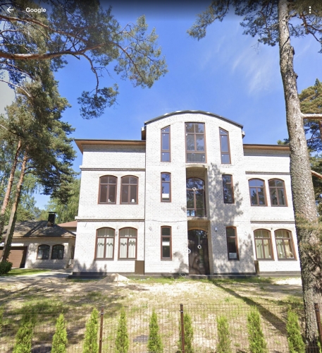 Sludinājumi. Ilgtermiņa īrei pieejams silts un saulains dzīvoklis privātmājā- ar atsevišķu ieeju.   Dzīvoklis ir Cena: 700 EUR/mēn Foto #1