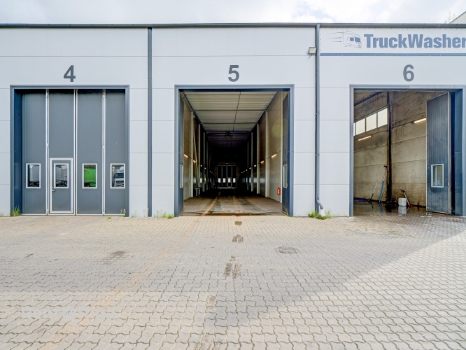 Sludinājumi. Mūsdienīgas telpas ar paceļamajiem vārtiem telpu abās puses.  + Griestu augstum 7m, gāzes pūtēji; + Cena: 1235 EUR/mēn Foto #3