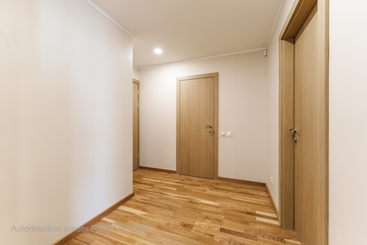 Объявление. Продаётся помещение, подходящее под офис, в новом здании на пересечении улиц Баускас и Вея. Цена: 119995 EUR Foto #8