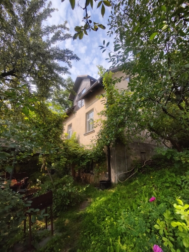 Объявление. Divstāvu ēka Mūsas upes krastā ar gleznainu ainavu.  Pirmajā stāvā atrodas 2 guļamistabas, virtuve, Цена: 95000 EUR Foto #2